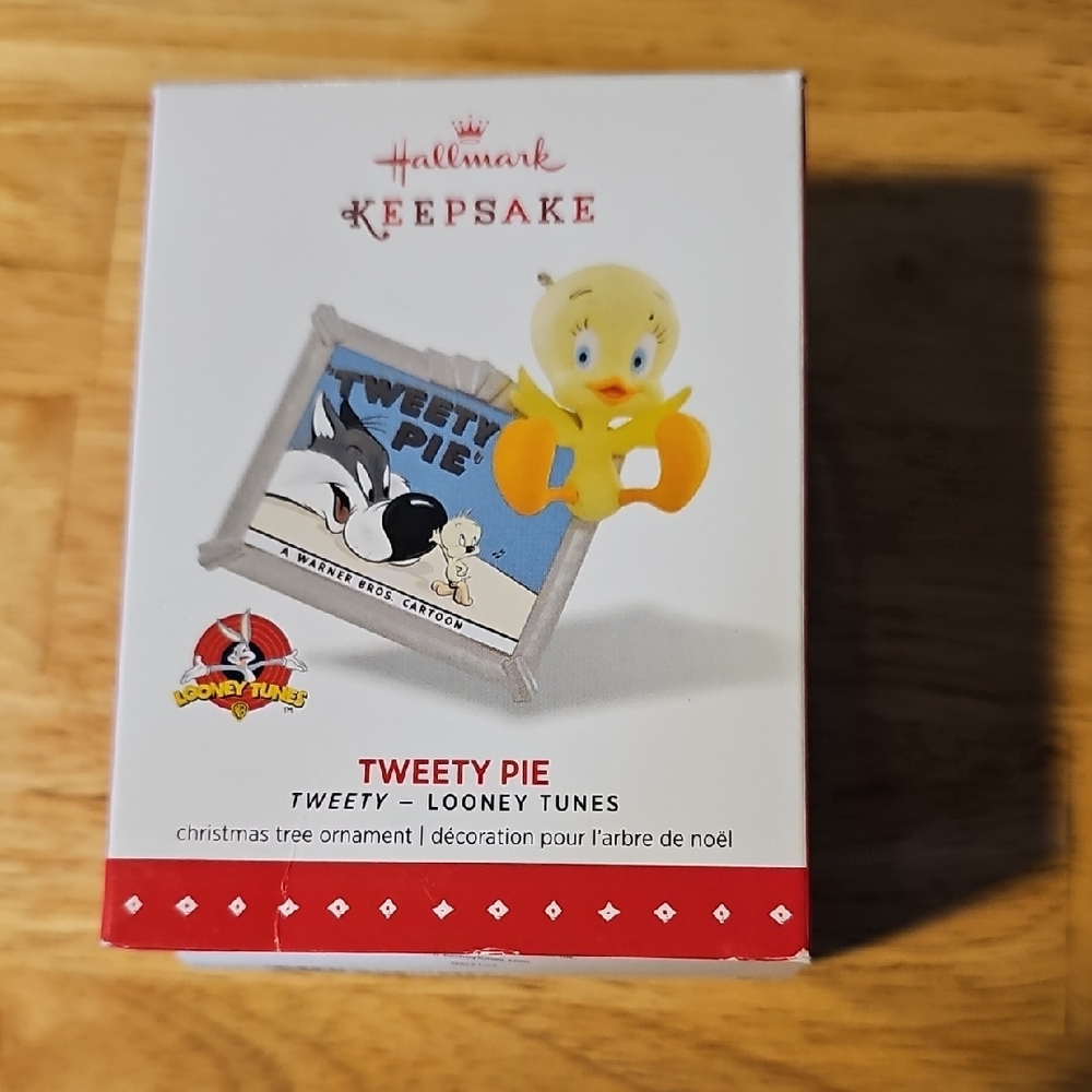Hallmark Keepsake Tweety Pie Ornament with Yellow and Black